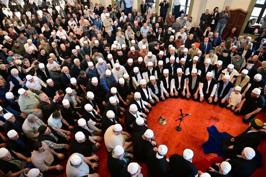 Yıldırım'da 600 yıllık Erguvan Bayramı geleneği yaşatılıyor