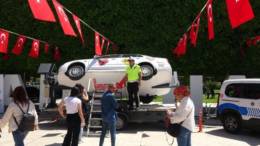 Adana’da yüksek promil gözlüğünü takan vatandaşlar topa vuramadı, ortaya komik görüntüler çıktı