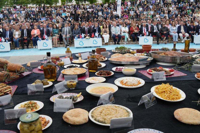 Balıkesir'in kadim mutfak kültürünü geleceğe taşıyan 1. Uluslararası Gastrofest açıldı