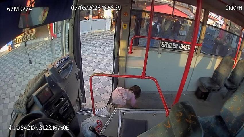 Zonguldak'ta emekleyerek otobüse binen 2 yaşındaki çocuk otobüste bulundu! Ağlama sesi facianın önüne geçti