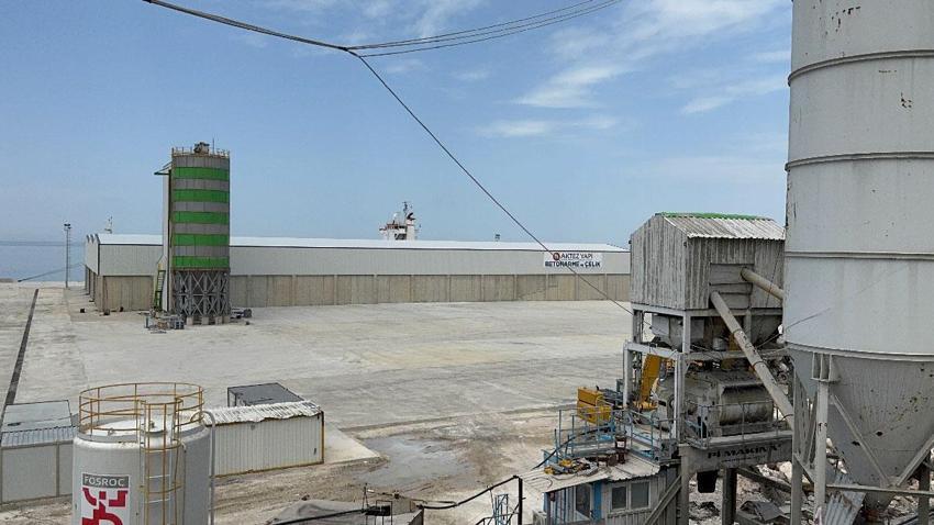 Zonguldak'ın Alaplı Limanı'nda tarihi gün yaşandı, yeni rıhtıma ilk gemi yanaştı
