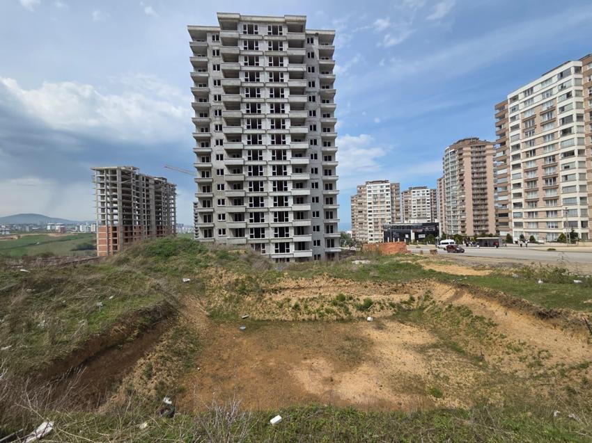 Samsun'da Karadeniz fıkrası gibi olay! 10 yıldır tamamlanamayan 543 dairelik sitede: Tapu var, bina yok