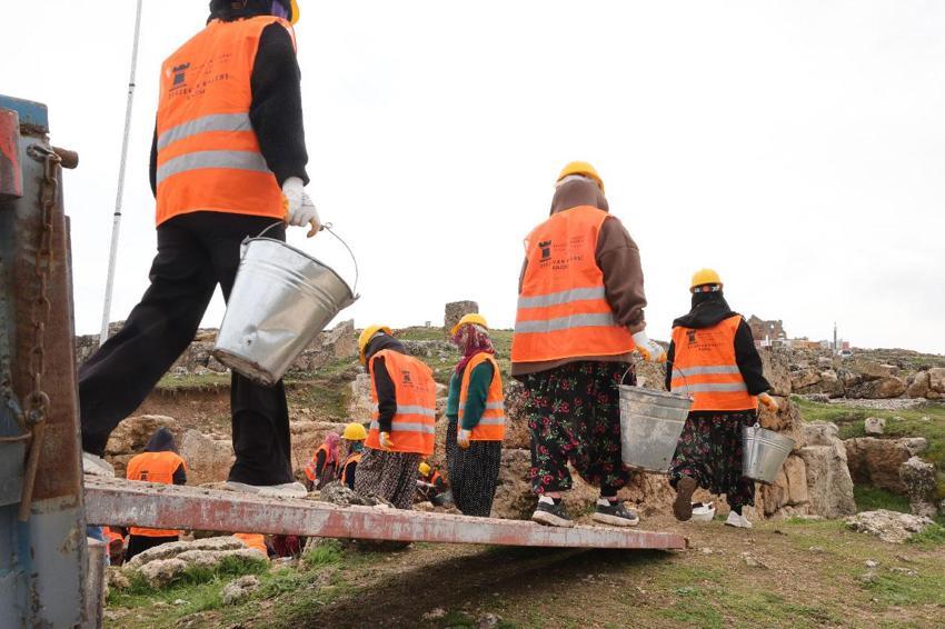 Diyarbakır'ın tarihi hazinesi Zerzevan Kalesi'nde restorasyon çalışmaları devam ediyor