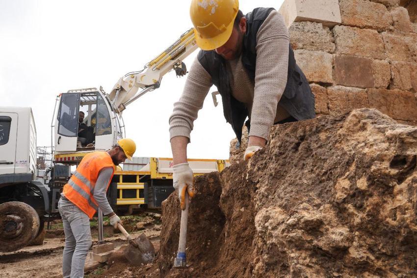 Diyarbakır'ın tarihi hazinesi Zerzevan Kalesi'nde restorasyon çalışmaları devam ediyor