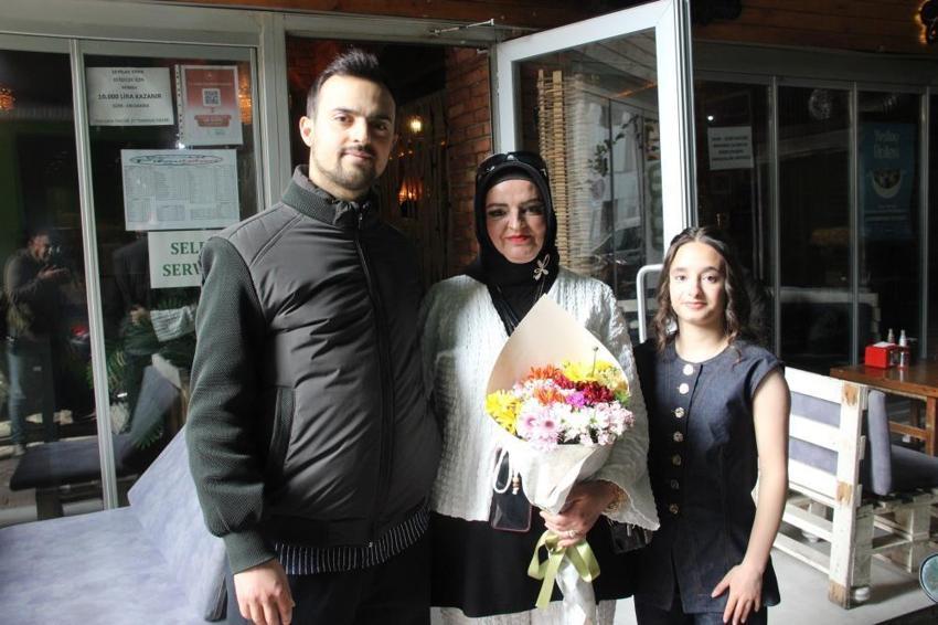 Çorumlu kadın evde anne, sokakta motokurye: Azmiyle çevresine örnek oluyor