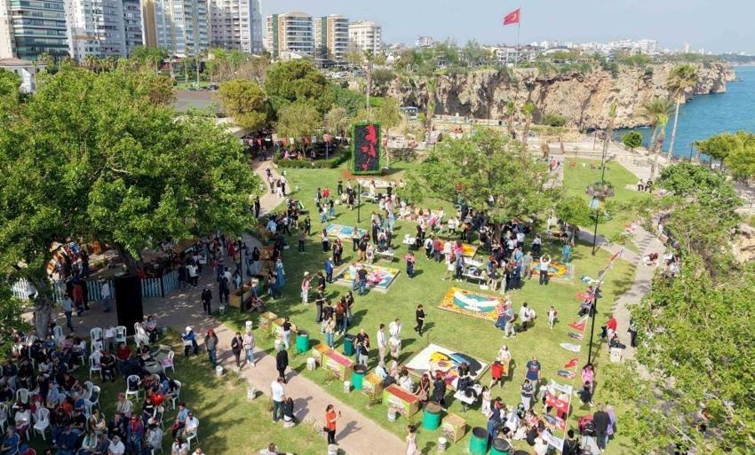 Antalya'da 9 liseden öğrenciler yarıştı: Akrep figürü birinciliği kaptı