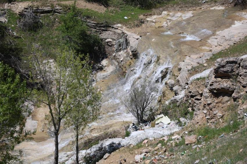 Elazığ'da 70 yıl önce kuruyan şelale yağışlarla yeniden canlandı