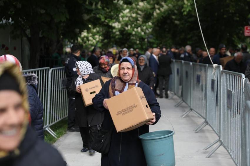Kayseri'de ücretsiz dağıtıldı! 300 bin adet kapış kapış gitti: Alan bahçesine koştu