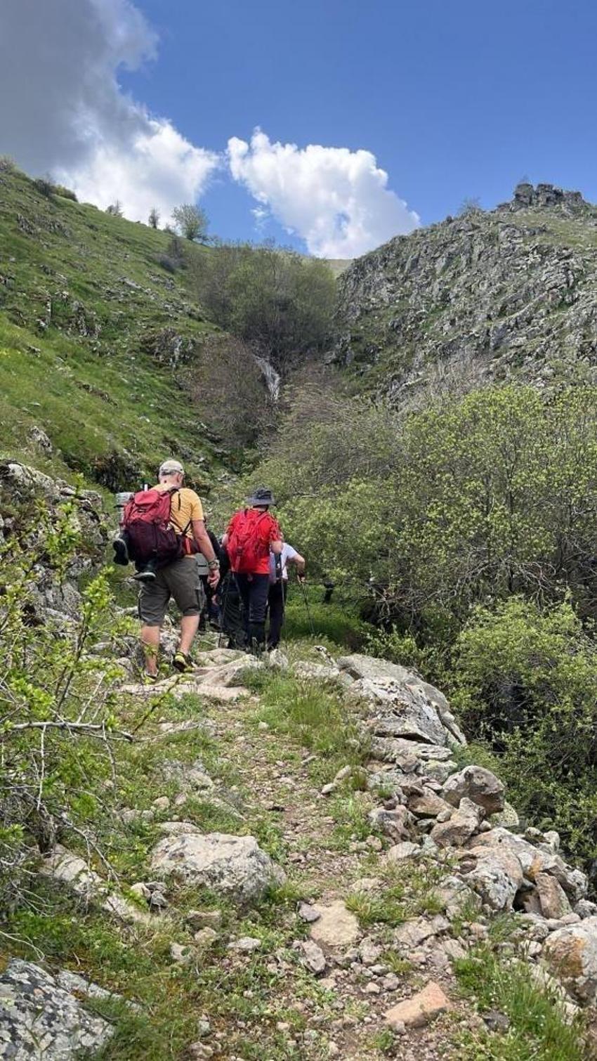 Afyon'da 3 kilometrelik inatçı yürüyüş: AFDOS üyeleri onu görmek için tırmandı!