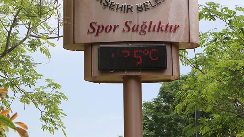Adana cayır cayır! Termometreler resmen yandı, vatandaşlar harıl harıl serin yer aradı