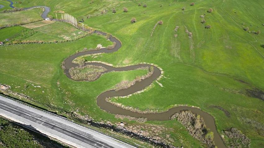 Bitlis'in saklı cennetinde görsel şölen! Güzeldere Vadisi'nin kıvrılan menderesleri baharı müjdeledi!