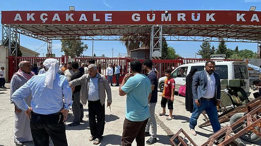 Akçakale Gümrük Kapısı'ndan pasaporlu geçiş 12 yıl sonra yeniden başladı