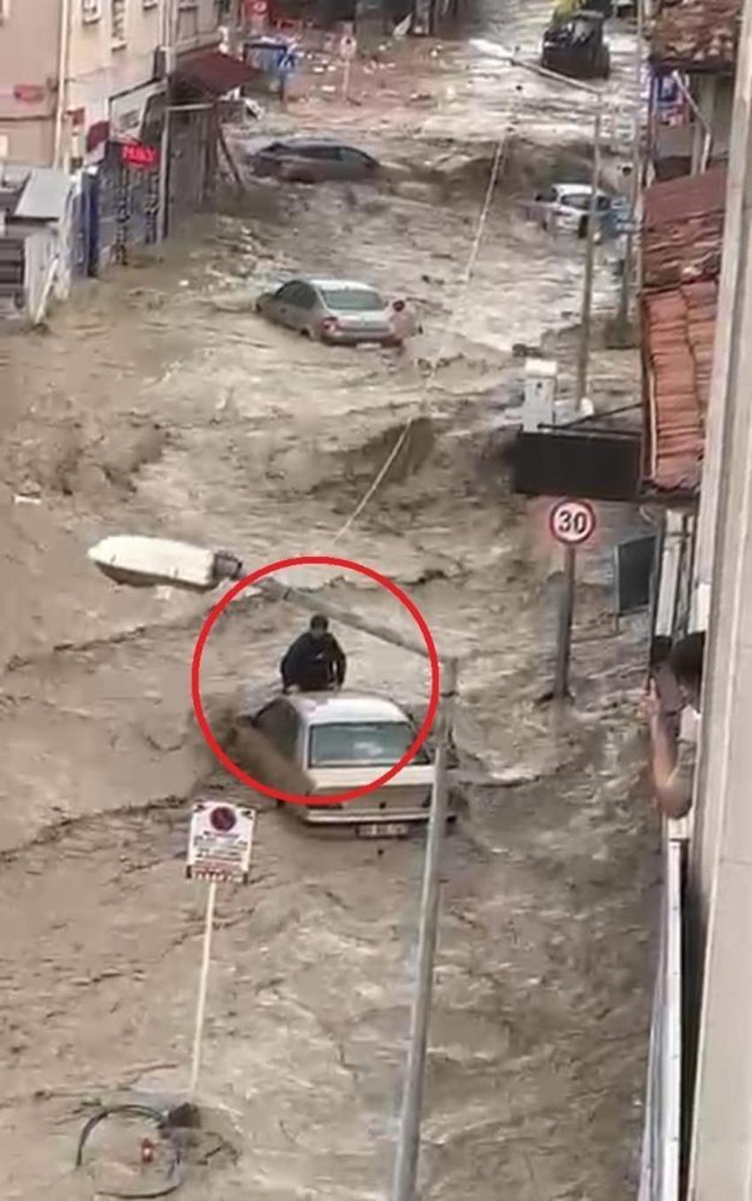 Samsun'u sağanak yağışlar vurdu! Havza'da selde can pazarı yaşandı: Sel sularına kapıldı hayata böyle tutundu