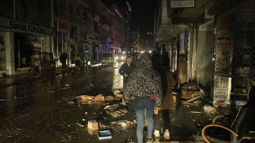 Samsun'u sağanak yağışlar vurdu! Havza'da selde can pazarı yaşandı: Sel sularına kapıldı hayata böyle tutundu