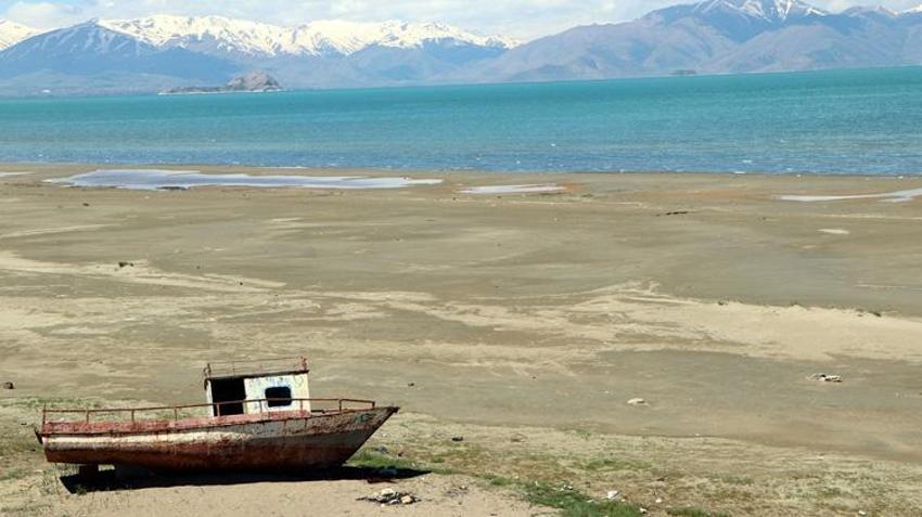 Her yer doldu taştı, bir tek orası eski haline dönemiyor: Van Gölü için kritik açıklama