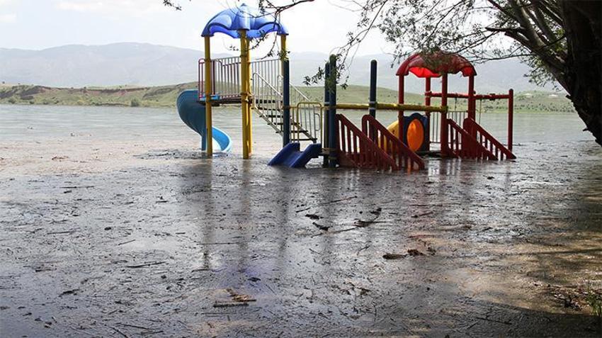 İki ili birden ilgilendiriyor! Piknik alanları suya gömüldü