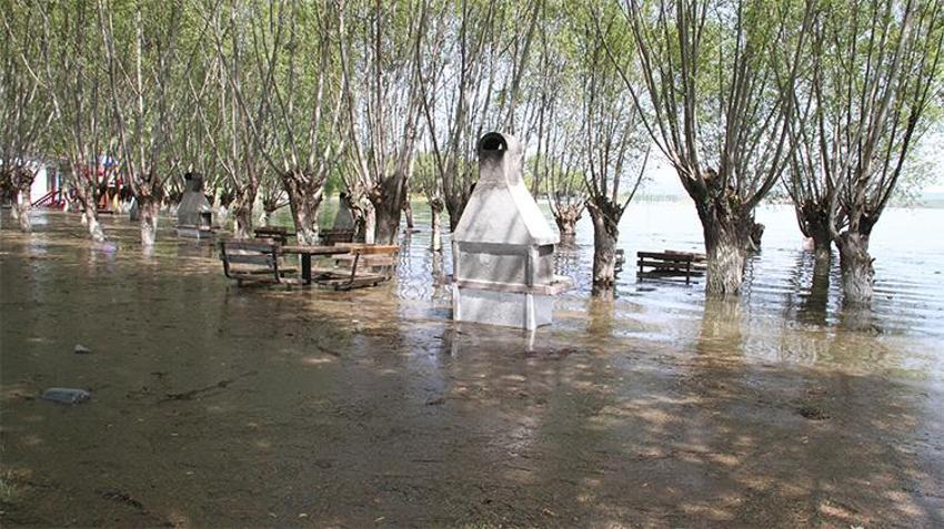 İki ili birden ilgilendiriyor! Piknik alanları suya gömüldü