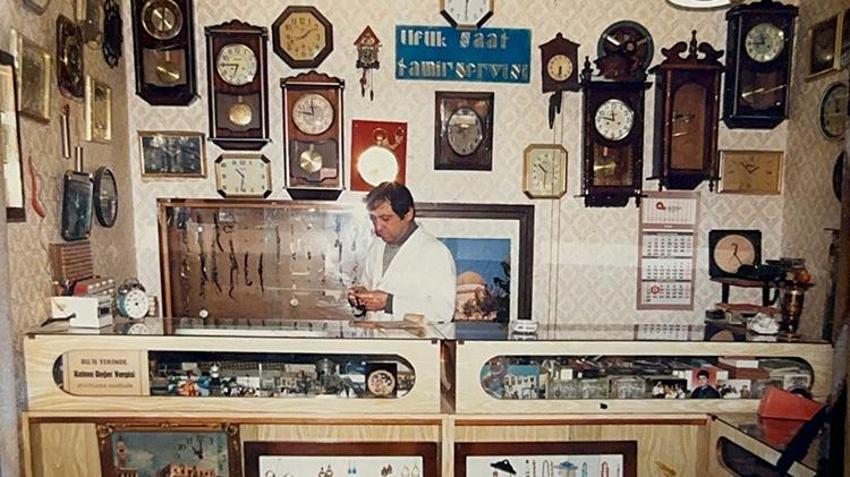 İznikli Ramis usta 50 yıldır saatlere hayat veriyor: 25 metrekarelik iş yerinde 250 eski saati sergiliyor