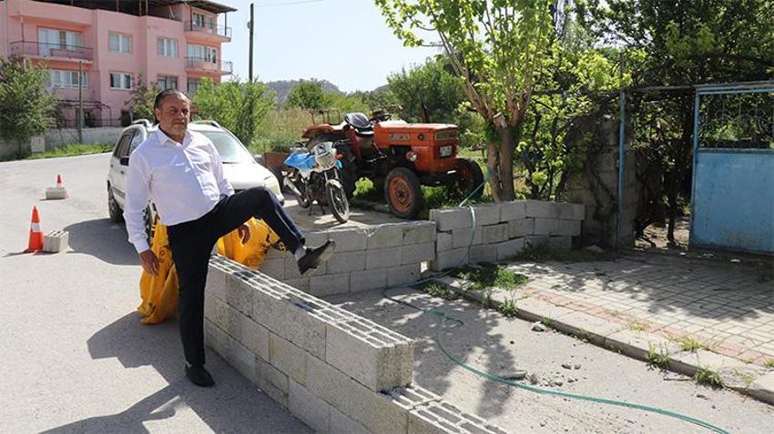 Denizli'de 'yok artık' dedirten olay... 'Tapulu arazim' dedi, komşusunun kapısına duvar ördü! 'Hiçbir kurum yardım etmiyor'