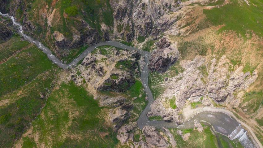 Muş'un saklı cenneti Kızılağaç Kanyonu etkileyici manzarası, doğal yürüyüş alanları ve huzurlu atmosferiyle doğaseverleri bekliyor