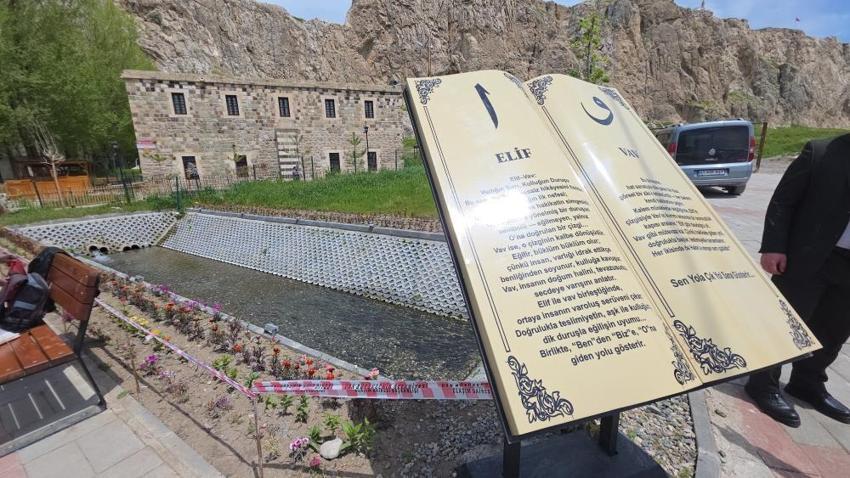 Dünyada sadece Van'da var! 100 yıl sonra bir ilk, cami önünde ortaya çıktı
