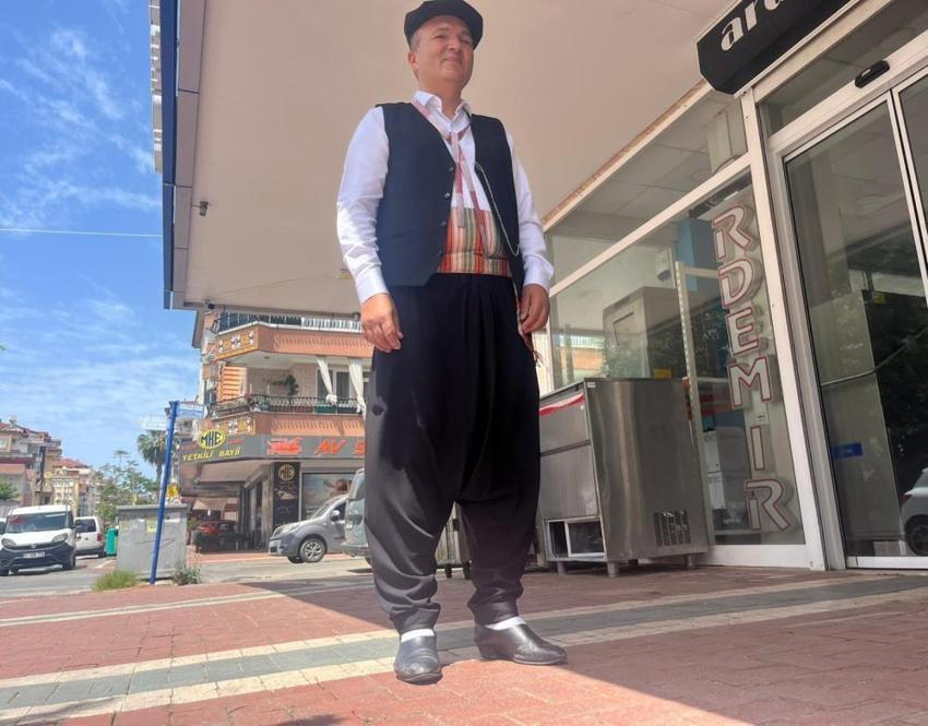 Alanyalı terzi 36 yıldır aralıksız dikiyor: Yabancı turistlerin yeni gözdesi 'Alanya şalvarı' oldu!
