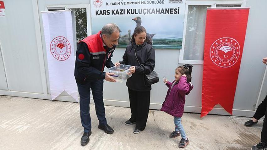 Kars kazı geleceğe taşınıyor! 1500 yumurtayla başlayan dev projede ilk teslimat yapıldı: Sırada modern entegre tesis var