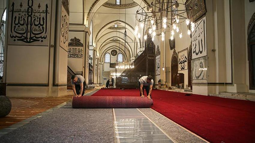 Bursa Ulu Cami'nin halıları yenileniyor: Kurban Bayramı'na yetişecek! Orijinal ruhuna dönüyor: Koyu renk için düğmeye basıldı