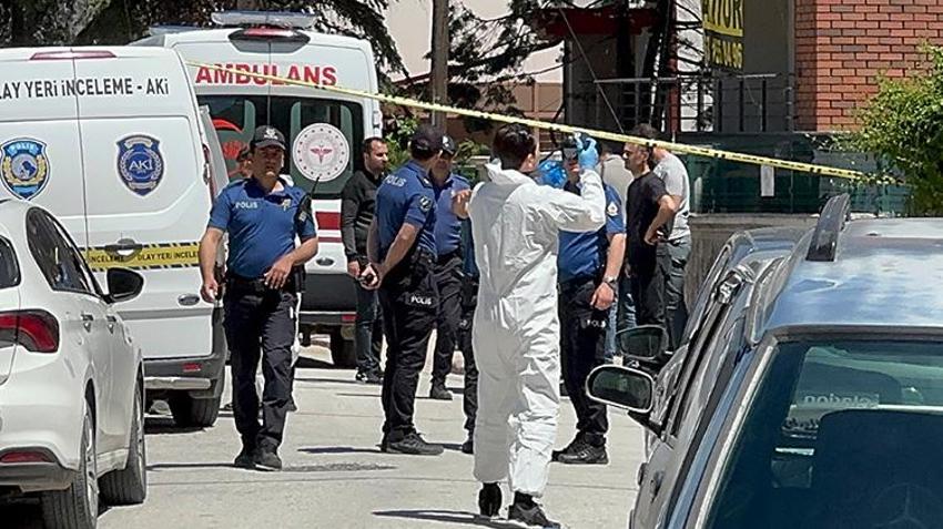 Konya'da kan donduran olay! Polis, parkta elleri kanlı buldu; anne ve babasını öldürdüğü ortaya çıktı