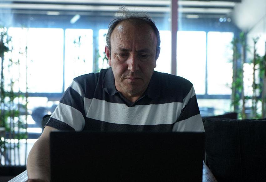 Sazan sarmalında dolandırıcının 'enişte' oyunu tutmadı: Gerçek araç sahibi 'sahte ilan' tuzağını bozdu