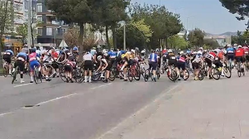 Uluslararası Samsun Gran Fondo Yarışında feci kaza! Yaralılar var