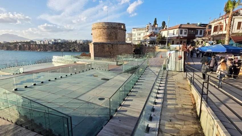 Antalya'da dikkat çeken hareketlilik! Döşemeler sökülüyor