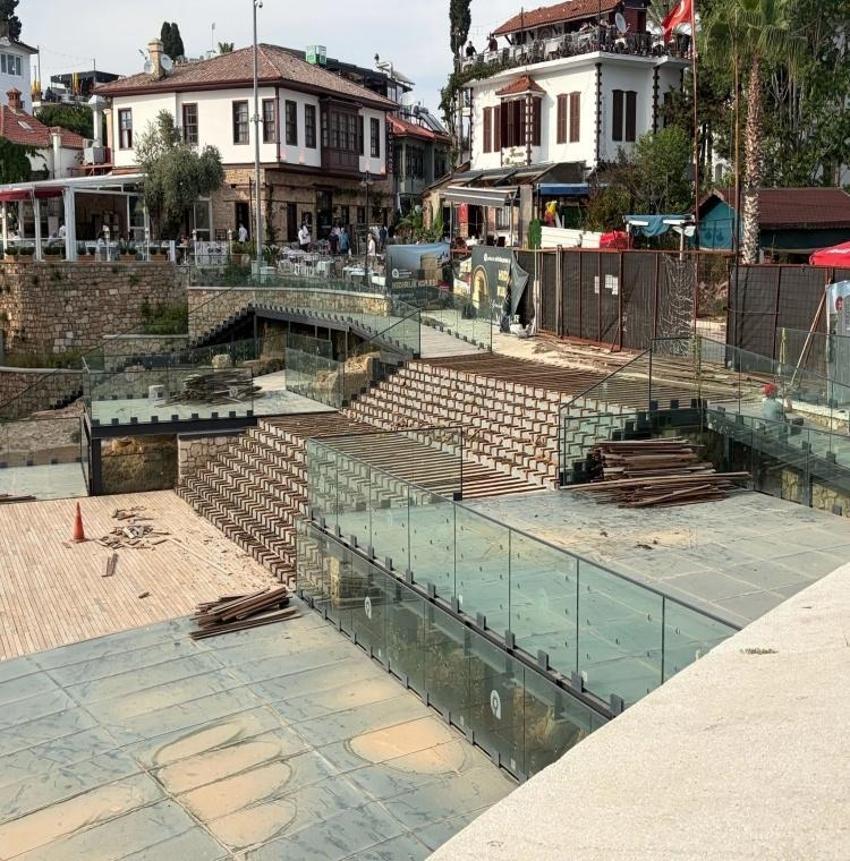Antalya'da dikkat çeken hareketlilik! Döşemeler sökülüyor