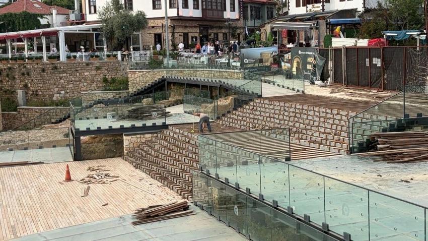 Antalya'da dikkat çeken hareketlilik! Döşemeler sökülüyor