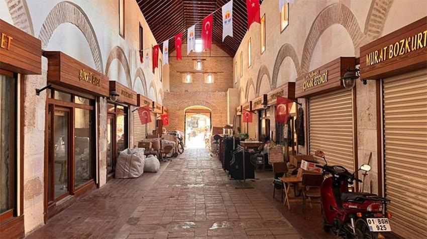 Adana'da 5 asırlık açık hava müzesi adı gibi ‘kapalı' kaldı! Esnaf tepkili: Terk edilmiş köy gibi