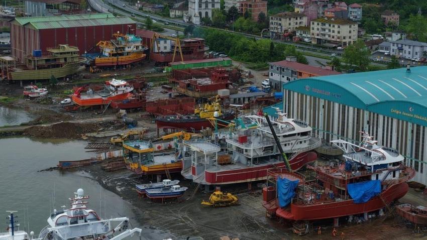Trabzon'da bakım mesaisi başladı: Yüzlerce balıkçı sıraya girdi