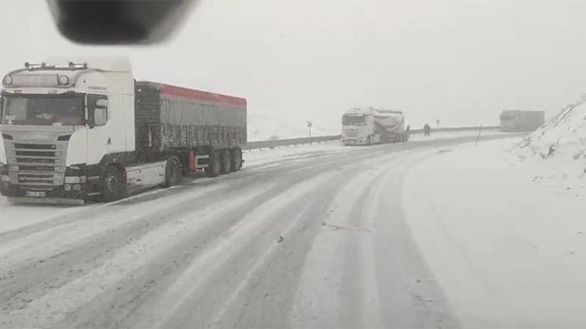 Burası ne Kars ne de Muş! Mayıs ortasında lapa lapa kar yağdı! Her yer beyaza büründü