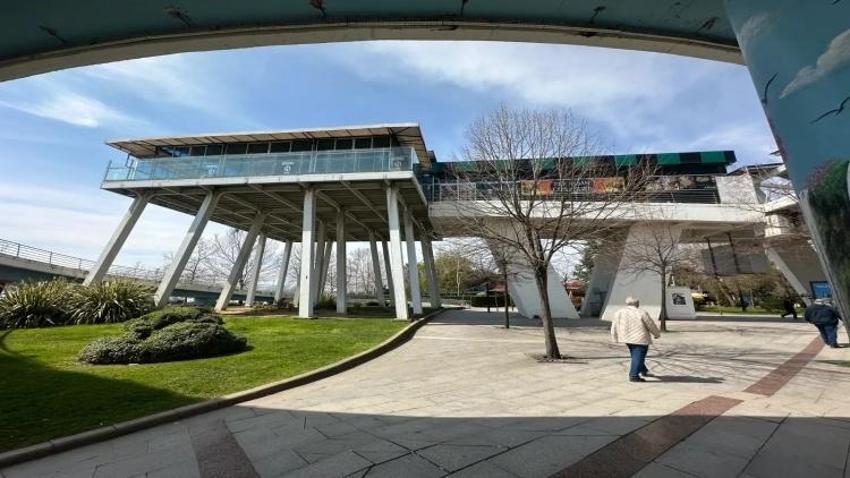 Kocaeli Büyükşehir üst geçide kurdu: Eski kafe kullanıma açılacak
