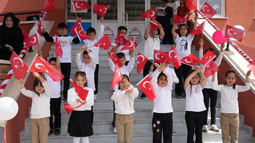 Erzincan'da miniklerden 19 Mayıs’a coşkulu kutlama