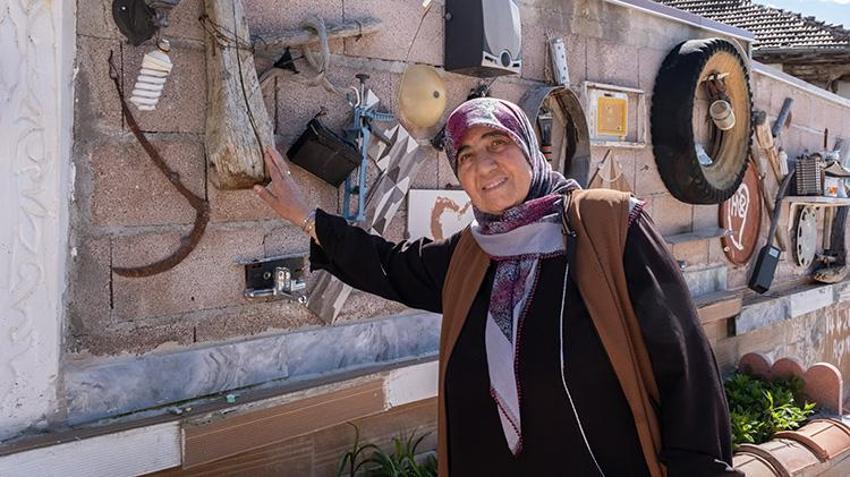 Gurbetten döndü, köy evini antika cennetine çevirdi: Her birine çocuğu gibi bakıyor