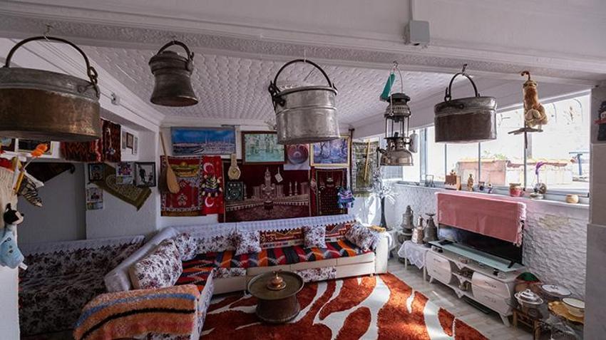 Gurbetten döndü, köy evini antika cennetine çevirdi: Her birine çocuğu gibi bakıyor