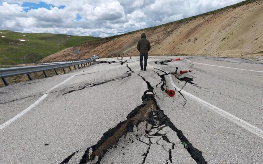 Bitlis'te iki ilçe arasında görüldü: Sınır kayboldu