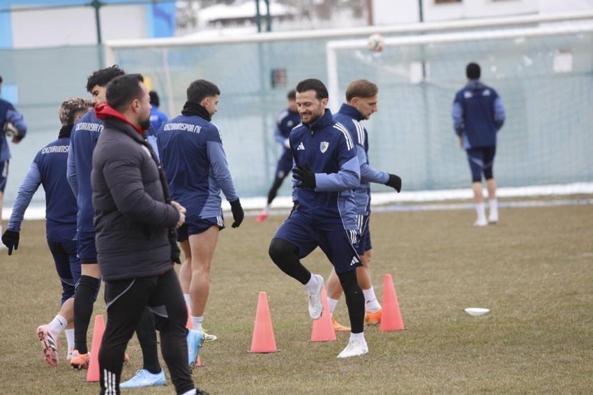 Erzurumspor FK'dan yeni sezon kararı! 16 futbolcu ve Serkan Özbalta'nın sözleşmesi bitiyor