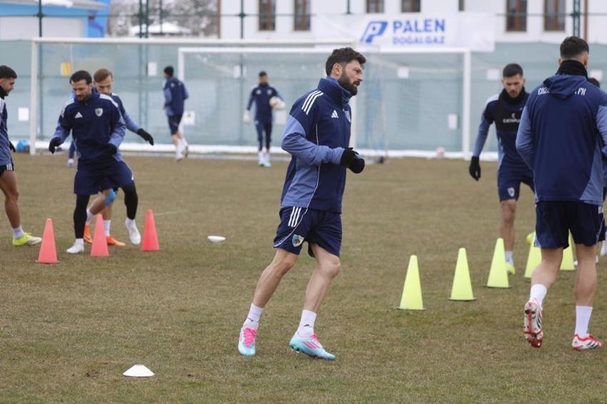 Erzurumspor FK'dan yeni sezon kararı! 16 futbolcu ve Serkan Özbalta'nın sözleşmesi bitiyor