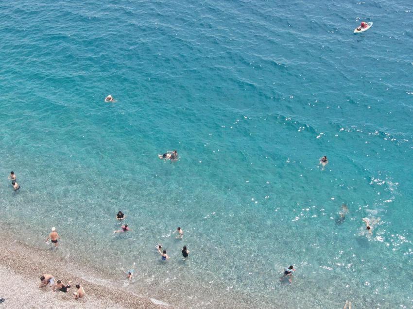 Dünyaca ünlü Konyaaltı Sahili'i 19 Mayıs'ta doldu taştı