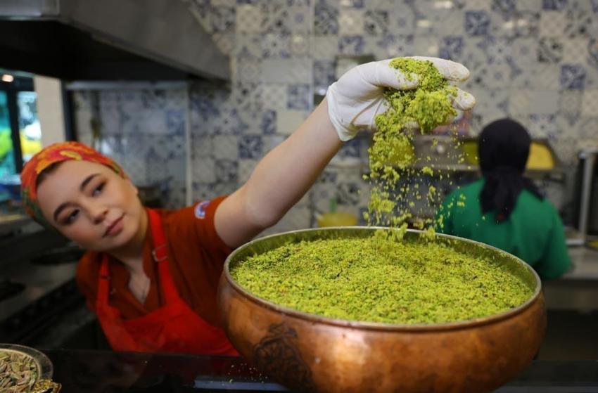 Adana'da tatlı mesaisi başladı: Uzmanından uyarı geldi
