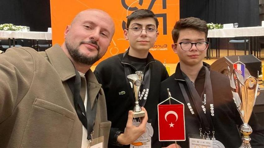 Bursalı lise öğrencilerinin büyük başarısı! 4 ayda icat ettiler, dünya 2'ncisi oldular: Herkes onları konuşuyor