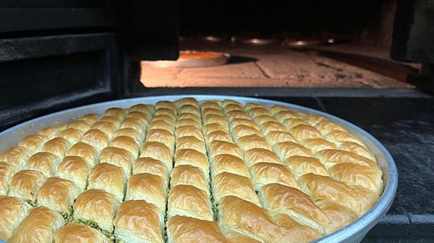 Gaziantep'te bayram öncesi baklava seferberliği başladı: Günlük 120 ton baklava üretimi için 24 saatlik vardiyaya geçildi