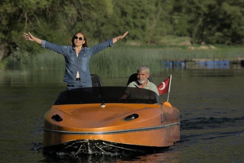 Denizli'de kendi tasarımıyla turist gezdiriyor: Gören bir daha bakıyor