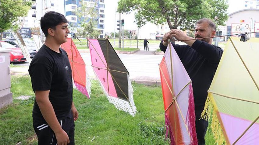Kayınpederini dinledi ekmek kapısını buldu! Hem para kazanıyor hem de çocukları sevindiriyor